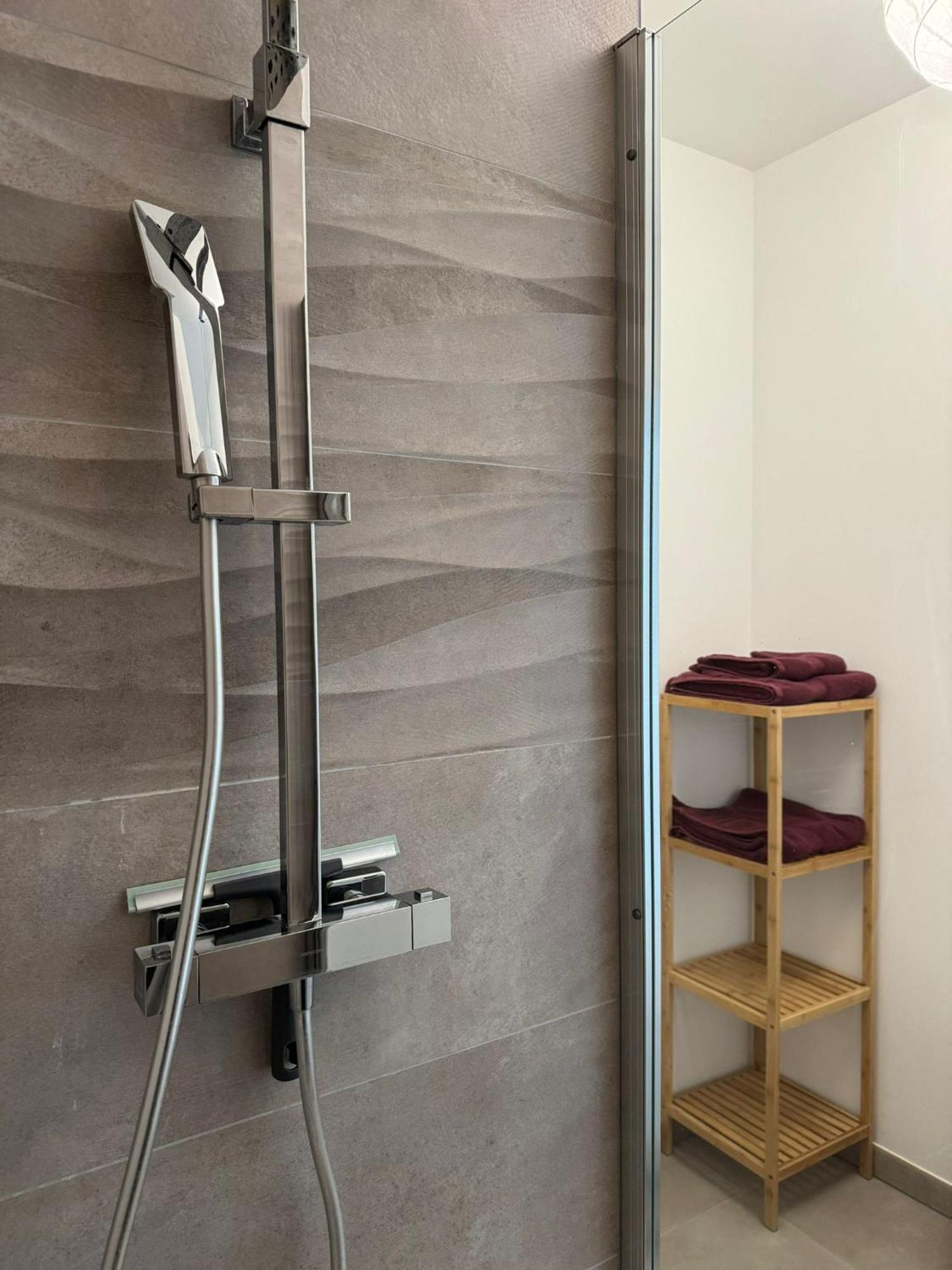 Presqu'Ile, Appartement Neuf Avec Balcon, Salle De Gym Et Parking Caen Bagian luar foto