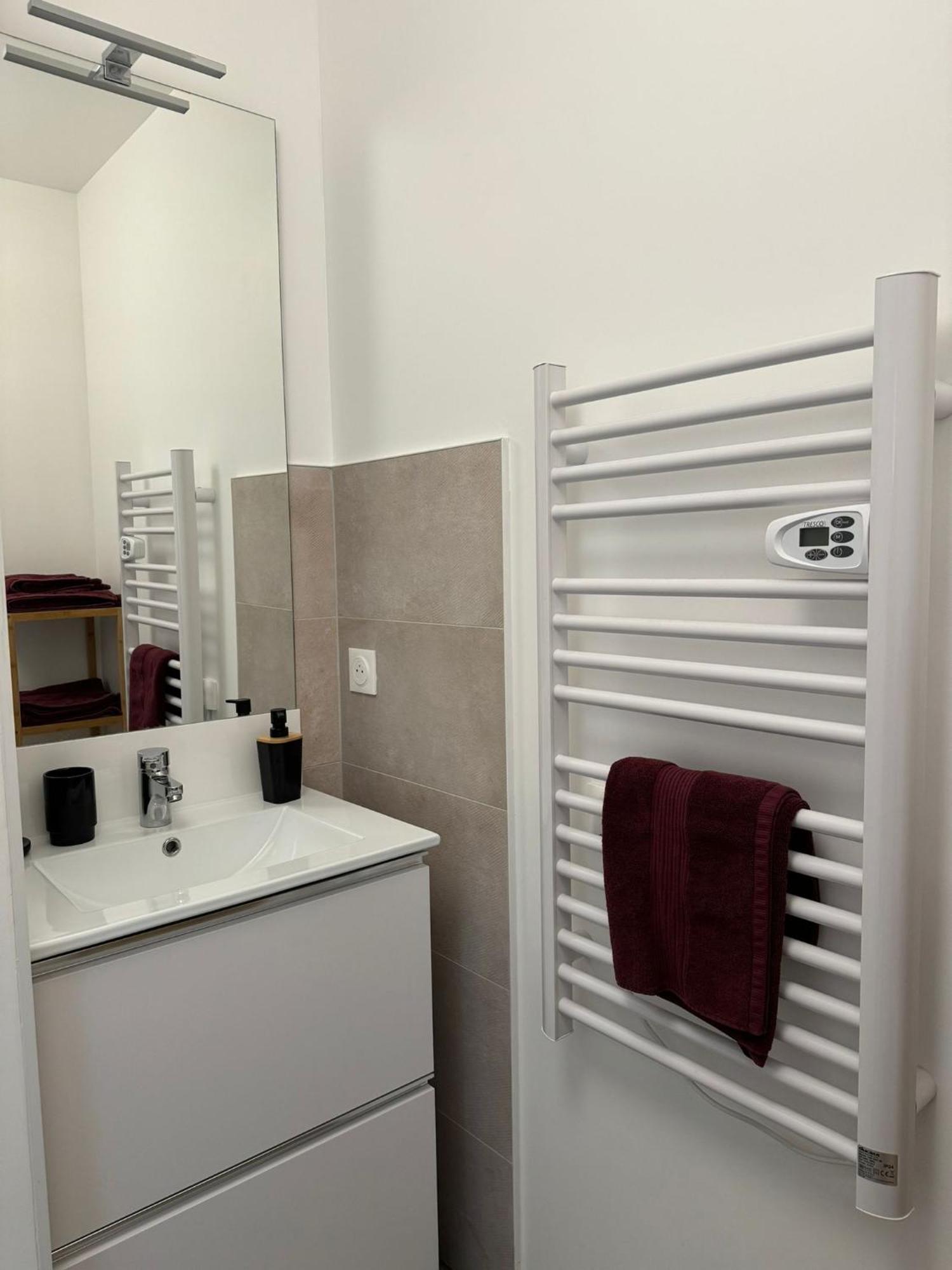 Presqu'Ile, Appartement Neuf Avec Balcon, Salle De Gym Et Parking Caen Bagian luar foto
